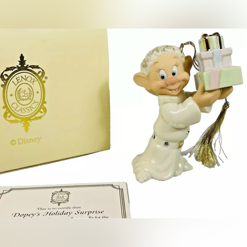 LENOX Snow White And The Seven Dwarfs
Dope's Holiday Surprise Christmas